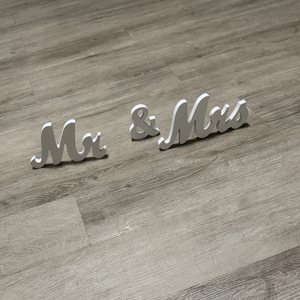 ***2/$15*** Chic White 'Mr & Mrs' Sign